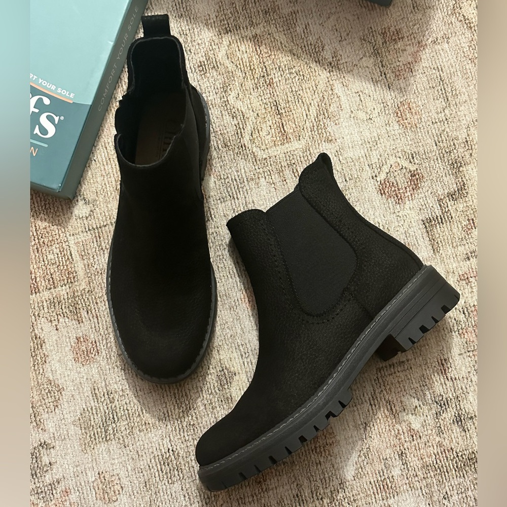 Woman’s Size 7.5 M Ciffs by WHITE MOUNTAIN Boots In Mastery Black